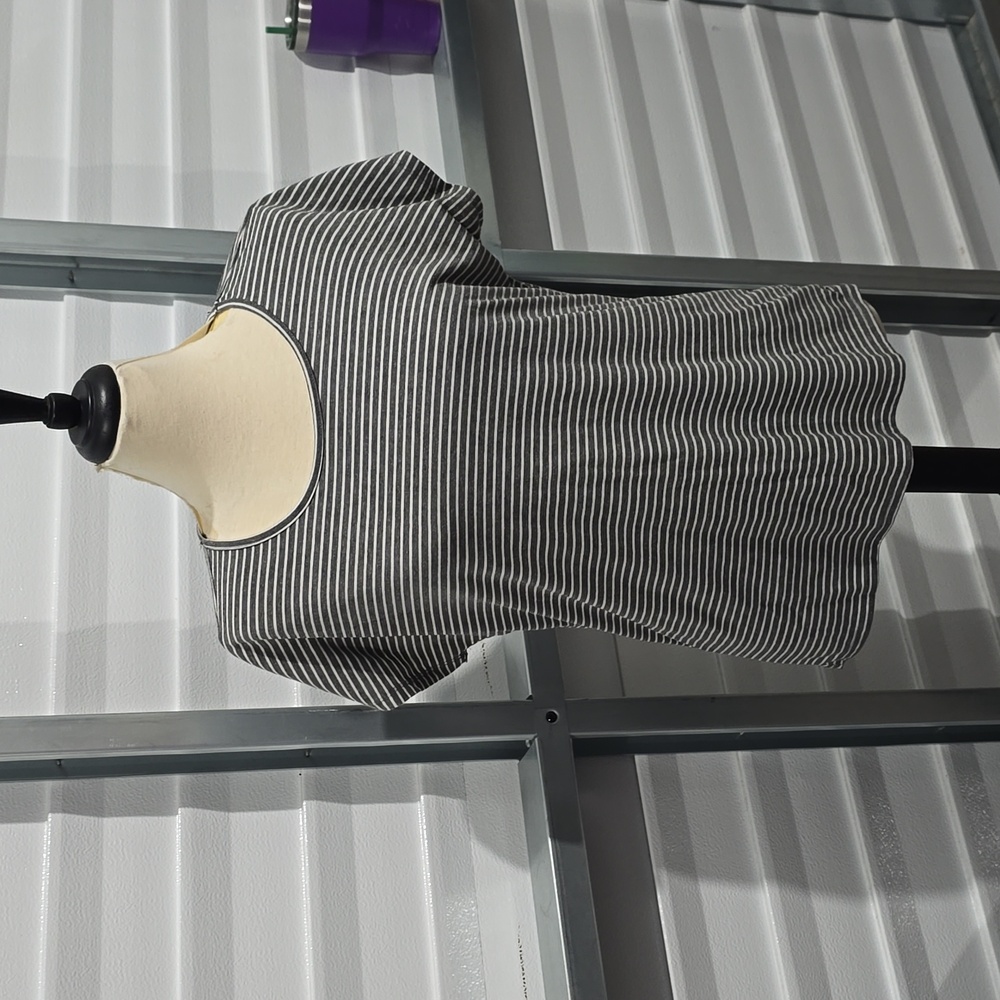 Forever 21 Gray White Striped T-shirt Size Medium